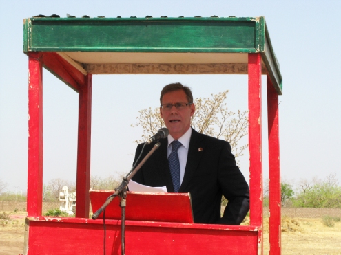 L'ambassadeur canadien au Burkina, Ivan Roberts, n'a pu s'empêcher d'évoquer avec regret la disparition prochaine de l'ACDI, où il a travaillé durant 22 ans.