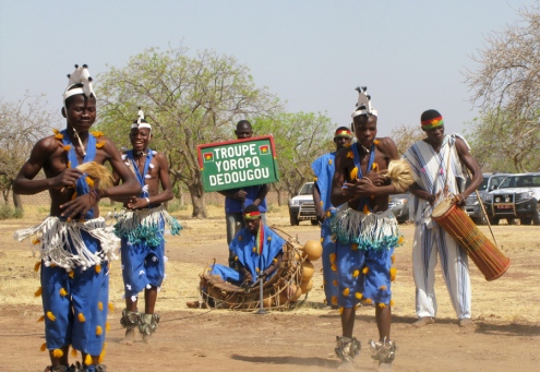 Une troupe de danse traditionnelle locale qui a participé à quelques festivals internationaux.