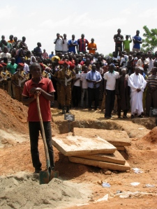 La tombe d'une des martyrs de la tentative du coup d'État, Angèle Kaboré, 25 ans. 